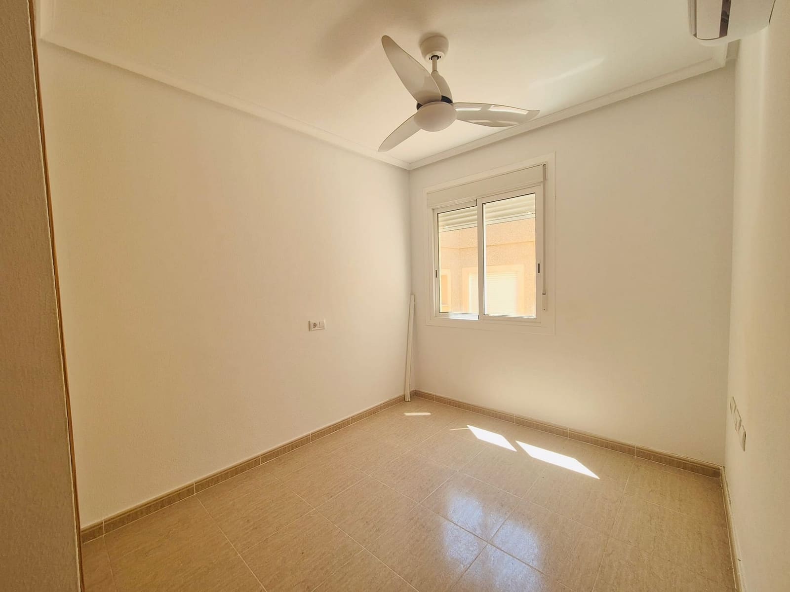 2 soveværelse Byhus til salg i Avileses med swimmingpool garage - € 109.999 (Ref: 9095025)