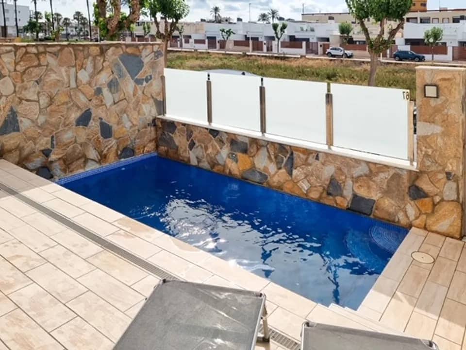 3 quarto Moradia para venda em Los Alcazares com piscina garagem - 335 000 € (Ref: 9186630)