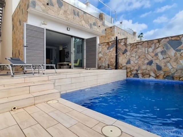 Chalet de 3 habitaciones en Centro, Los Alcázares en venta con piscina garaje - 335.000 € (Ref: 9186630)