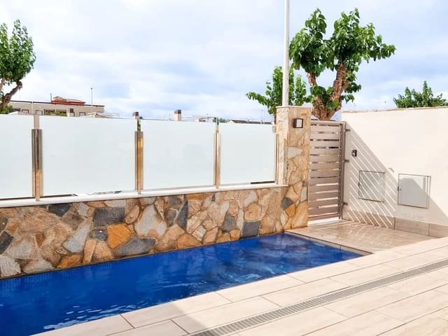 Chalet de 3 habitaciones en Centro, Los Alcázares en venta con piscina garaje - 335.000 € (Ref: 9186630)