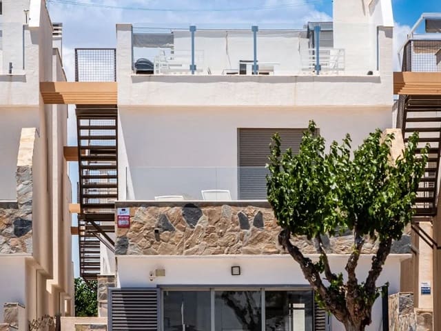 Chalet de 3 habitaciones en Centro, Los Alcázares en venta con piscina garaje - 335.000 € (Ref: 9186630)