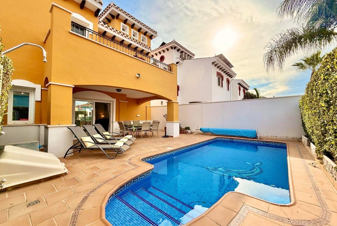 2 soveværelse Villa til salg i Mar Menor Golf Resort med swimmingpool - € 255.000 (Ref: 9449708)