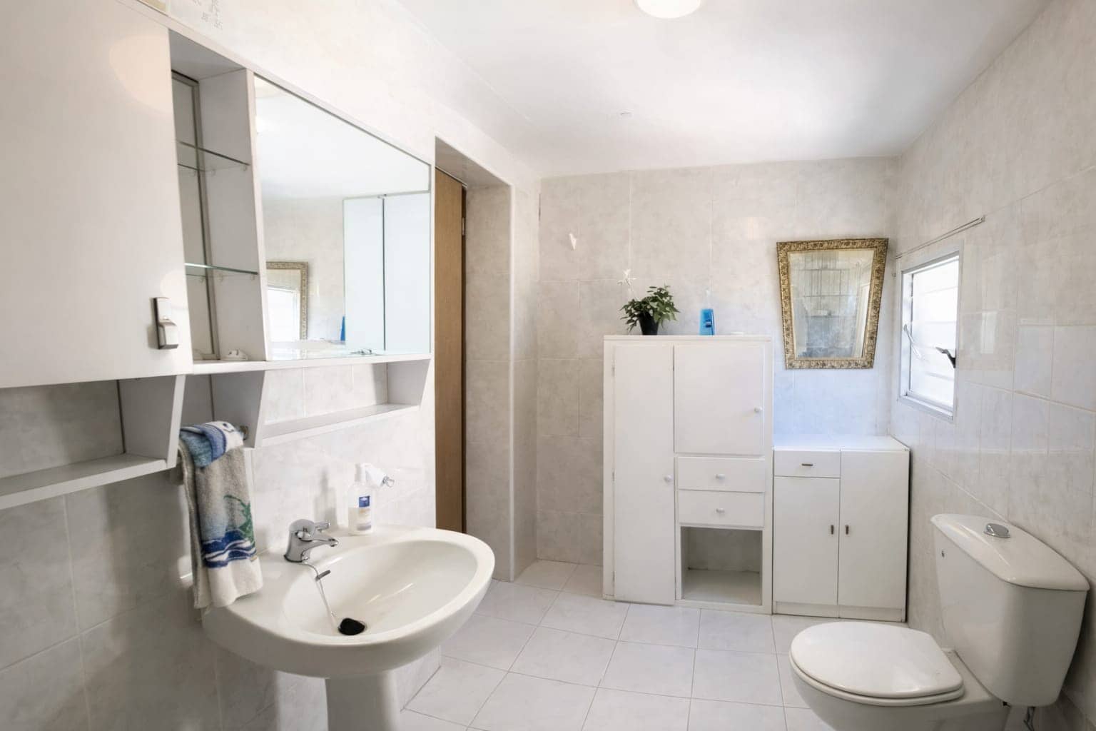 4 bedroom Villa for sale in Gea y Truyols - € 210,000 (Ref: 9614653)