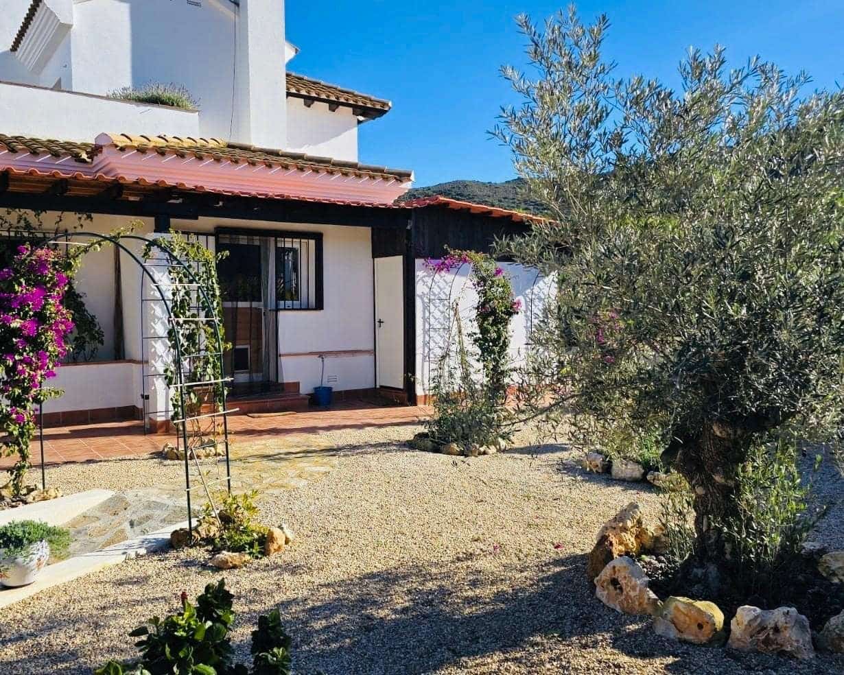 3 soverom Kjedet enebolig til salgs i Las Palas med svømmebasseng - € 299 900 (Ref: 9673767)