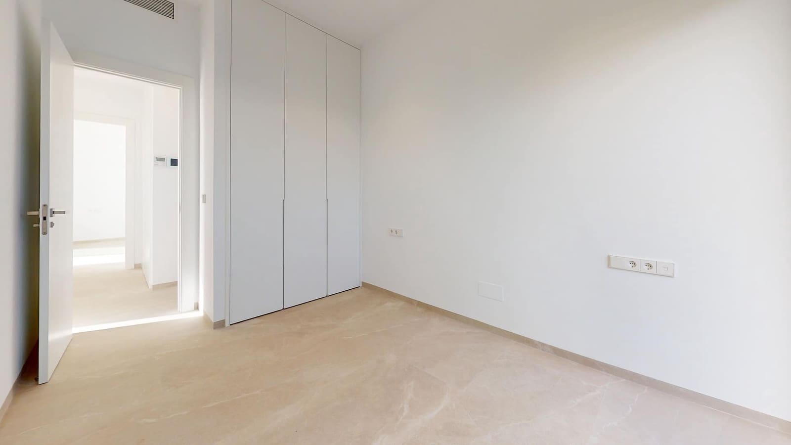 3 slaapkamer Villa te koop in Los Alcazares met zwembad - € 519.900 (Ref: 9780081)