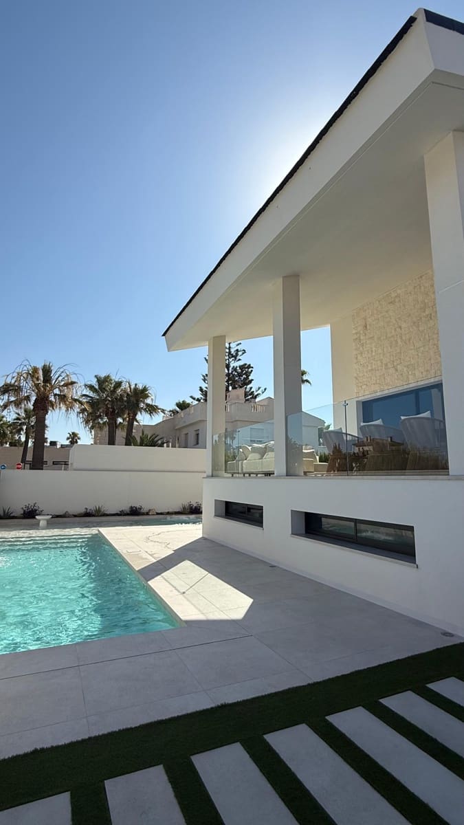 4 chambre Villa/Maison à vendre à La Manga del Mar Menor avec piscine garage - 1 335 000 € (Ref: 9872002)