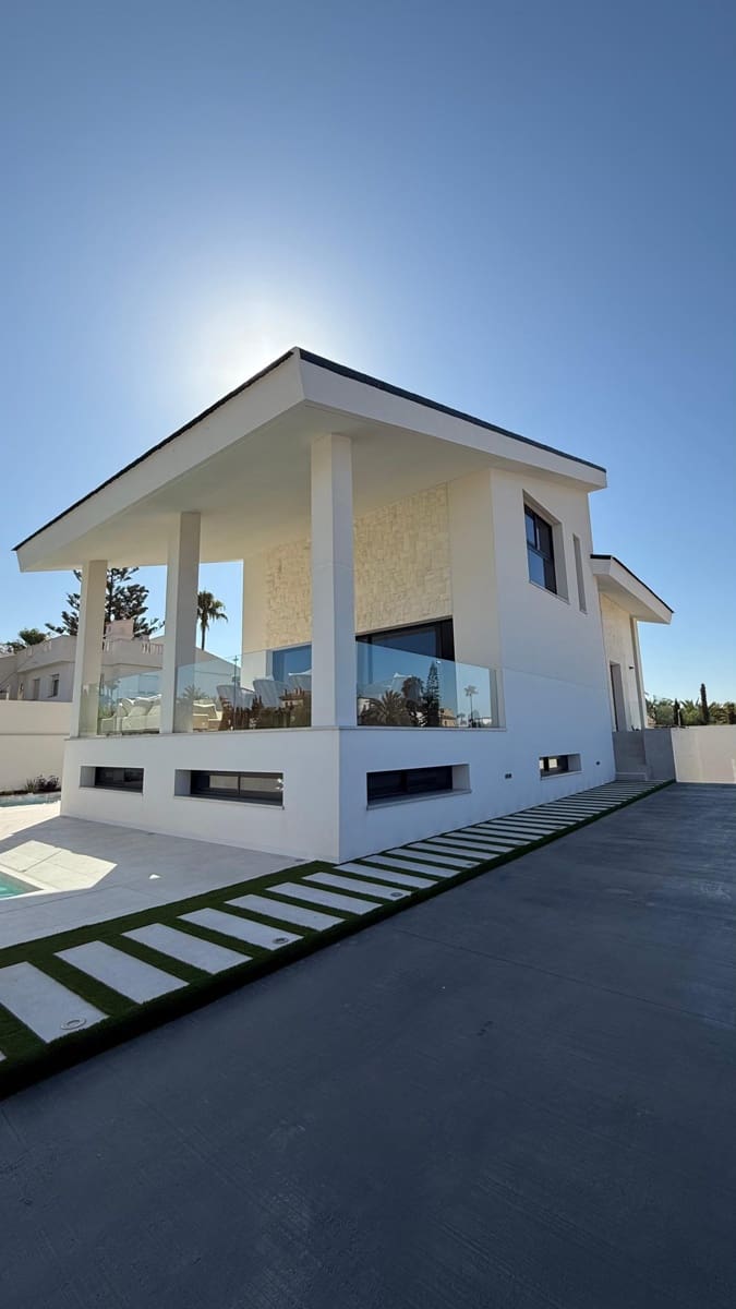 4 chambre Villa/Maison à vendre à La Manga del Mar Menor avec piscine garage - 1 335 000 € (Ref: 9872002)