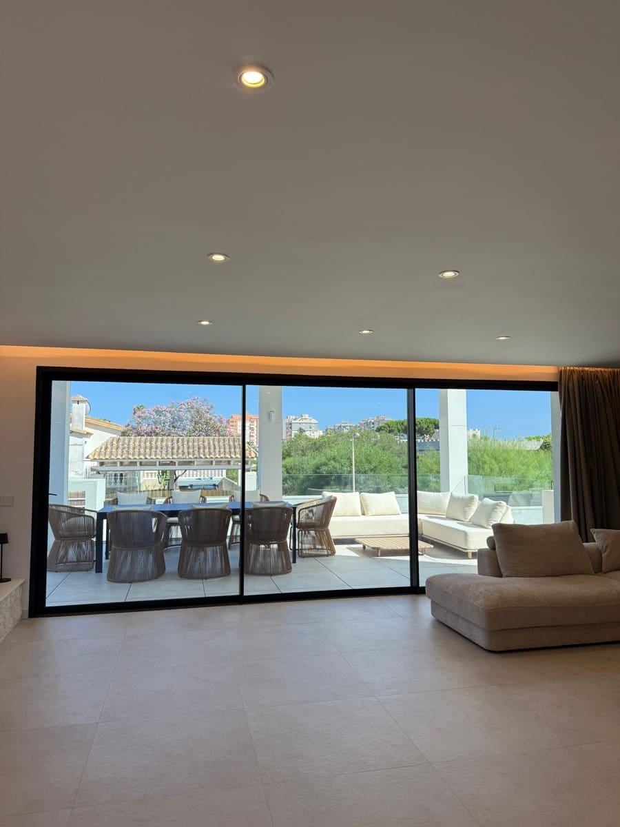 4 chambre Villa/Maison à vendre à La Manga del Mar Menor avec piscine garage - 1 335 000 € (Ref: 9872002)