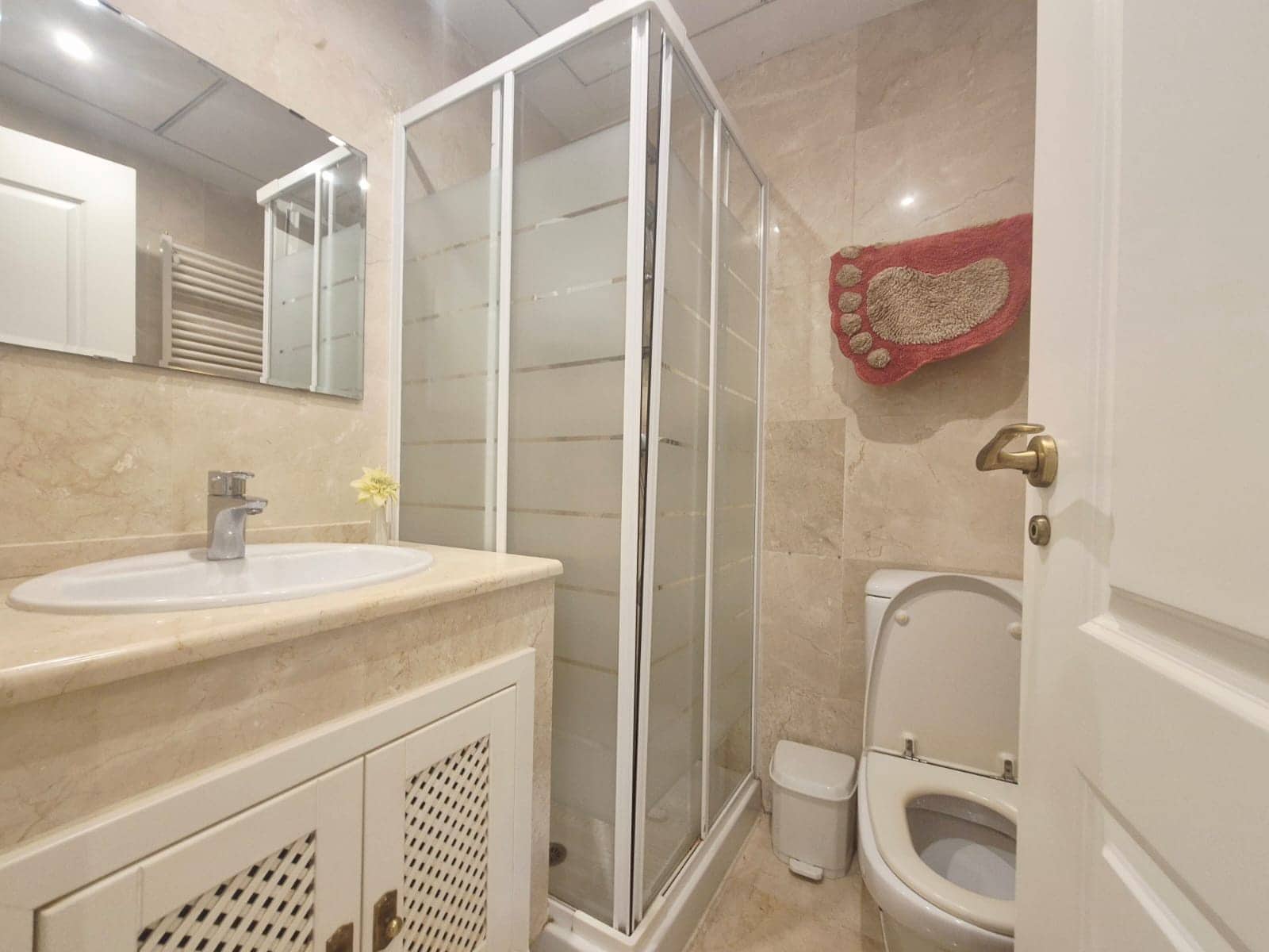 3 camera da letto Appartamento in vendita in Roda con piscina garage - 249.999 € (Rif: 9872003)