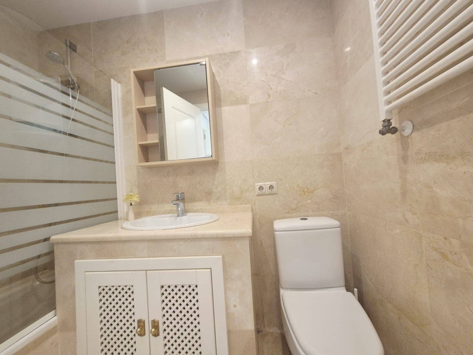 3 camera da letto Appartamento in vendita in Roda con piscina garage - 249.999 € (Rif: 9872003)