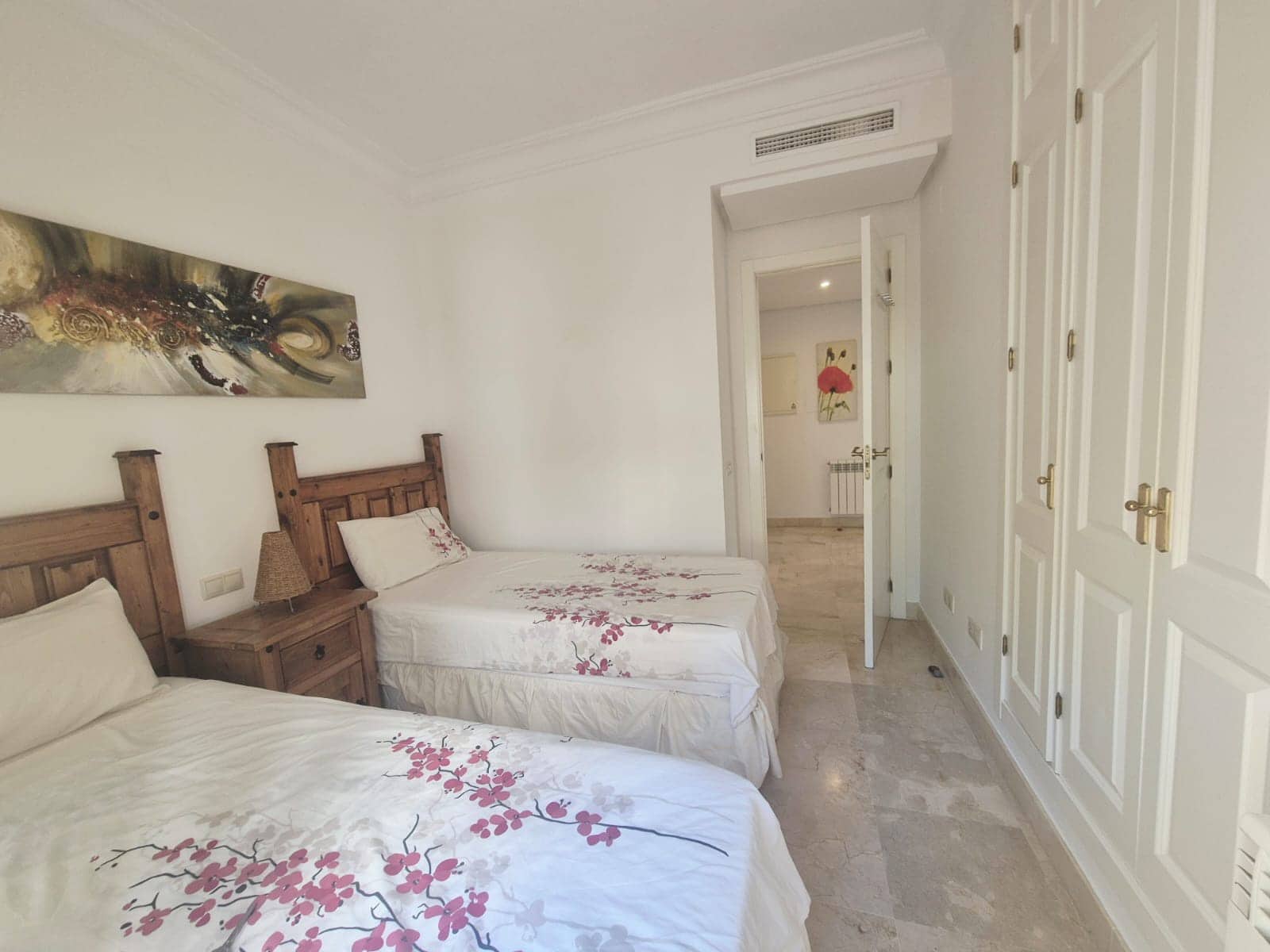 3 camera da letto Appartamento in vendita in Roda con piscina garage - 249.999 € (Rif: 9872003)