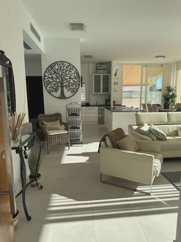4 soveværelse Villa til salg i Mil Palmeras, Pilar de la Horadada med swimmingpool - € 699.999 (Ref: 9872010)