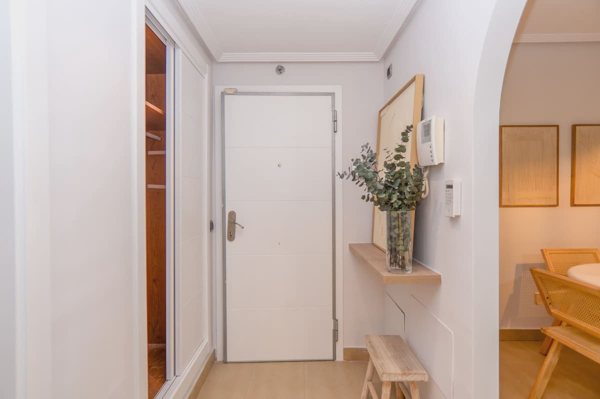 2 bedroom Apartment for sale in Los Alcazares - € 143,000 (Ref: 9872043)