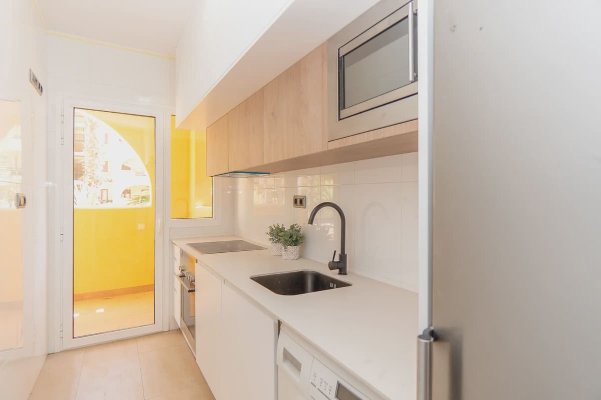 2 bedroom Apartment for sale in Los Alcazares - € 143,000 (Ref: 9872043)