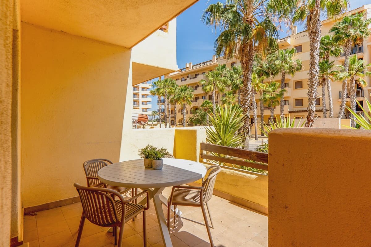2 bedroom Apartment for sale in Los Alcazares - € 143,000 (Ref: 9872043)