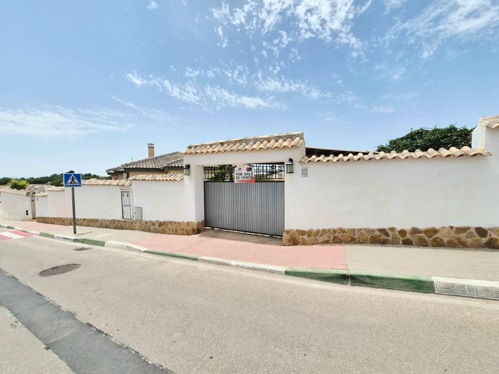 4 bedroom Villa for sale in Gea y Truyols with pool garage - € 289,999 (Ref: 9928673)