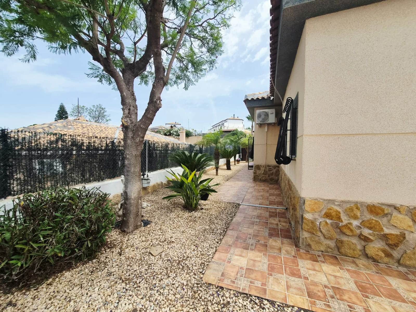4 bedroom Villa for sale in Gea y Truyols with pool garage - € 289,999 (Ref: 9928673)