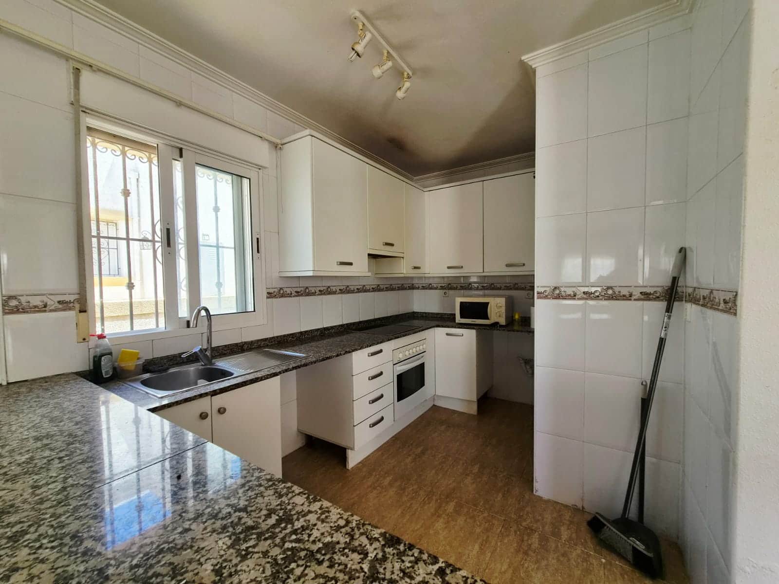 3 chambre Villa/Maison à vendre à Roldan avec piscine garage - 179 999 € (Ref: 9946923)