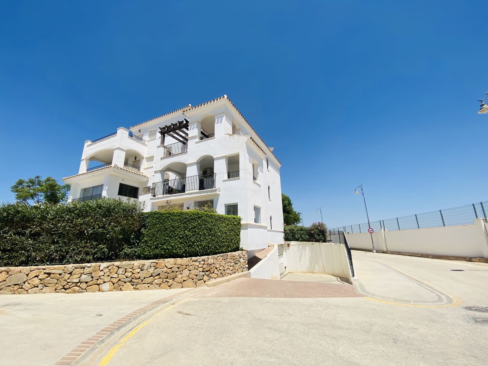 2 sovrum Lägenhet till salu i La Torre Golf Resort med pool garage - 164 999 € (Ref: 9998014)