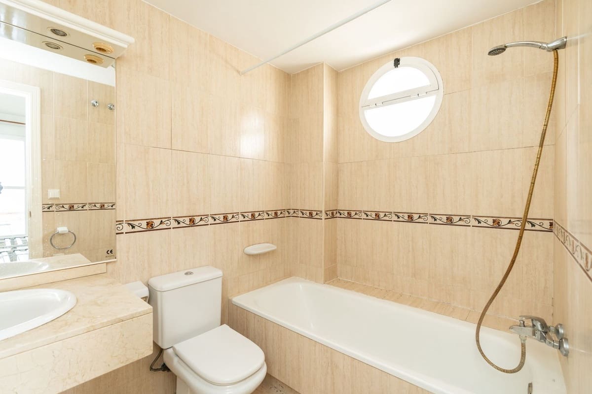 3 slaapkamer Appartement te koop in Nueva Andalucia met zwembad garage - € 495.000 (Ref: 10073135)
