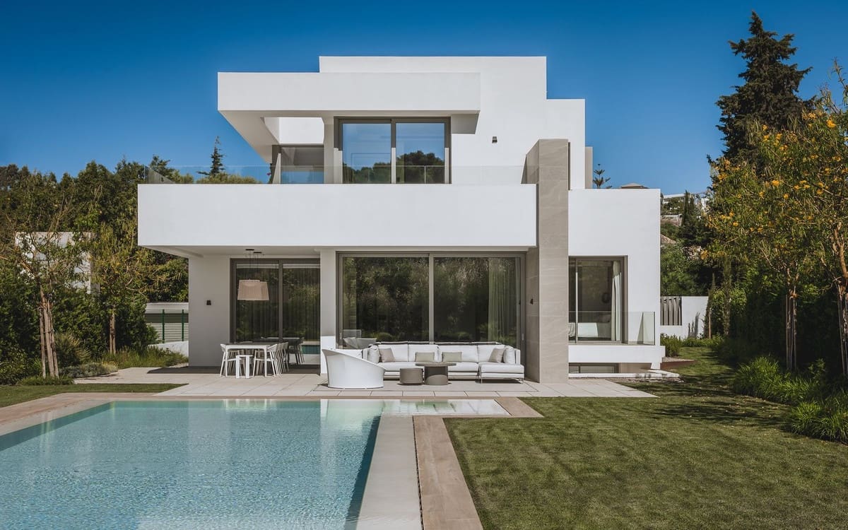 4 sovrum Villa till salu i El Paraiso med pool garage - 2 395 000 € (Ref: 10073149)