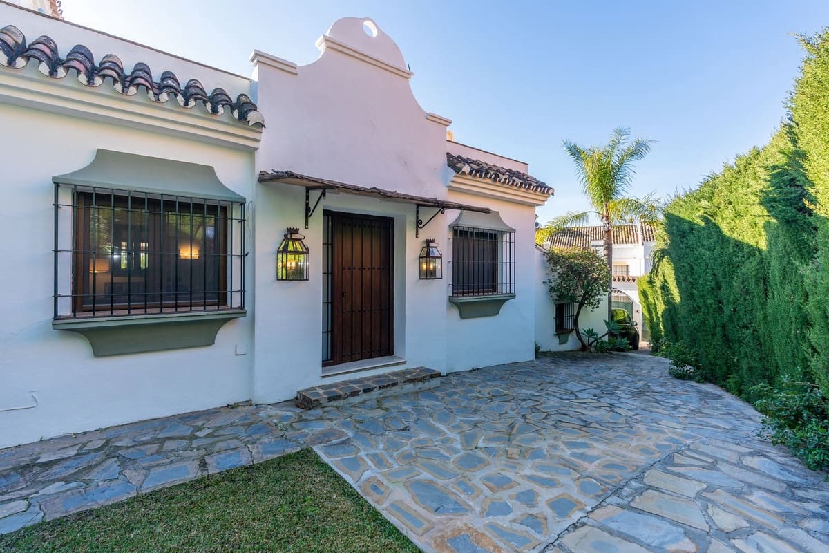 4 Zimmer Haus zu verkaufen in Estepona mit Pool Garage - 1.695.000 € (Ref: 10073156)