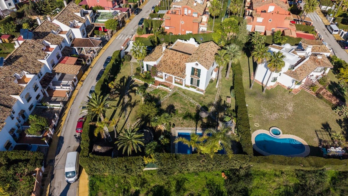4 Zimmer Haus zu verkaufen in Estepona mit Pool Garage - 1.695.000 € (Ref: 10073156)