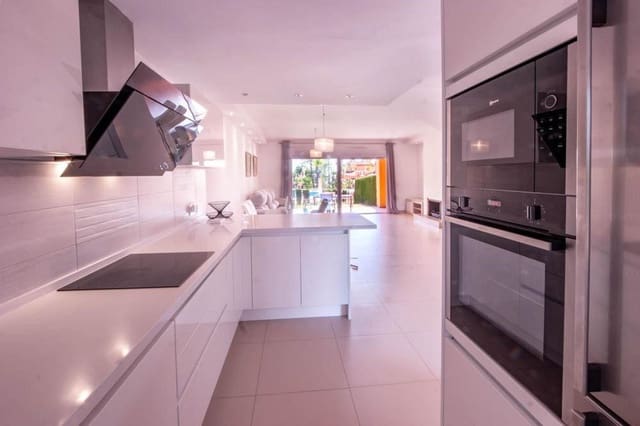 3 quarto Casa em Banda para venda em El Paraíso, Benahavís com piscina garagem - 676 000 € (Ref: 10073168)