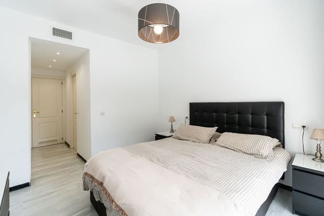 Appartement de 2 chambres à louer à Puerto Banus, Marbella avec piscine garage - 2 600 € (Ref: 10074487)