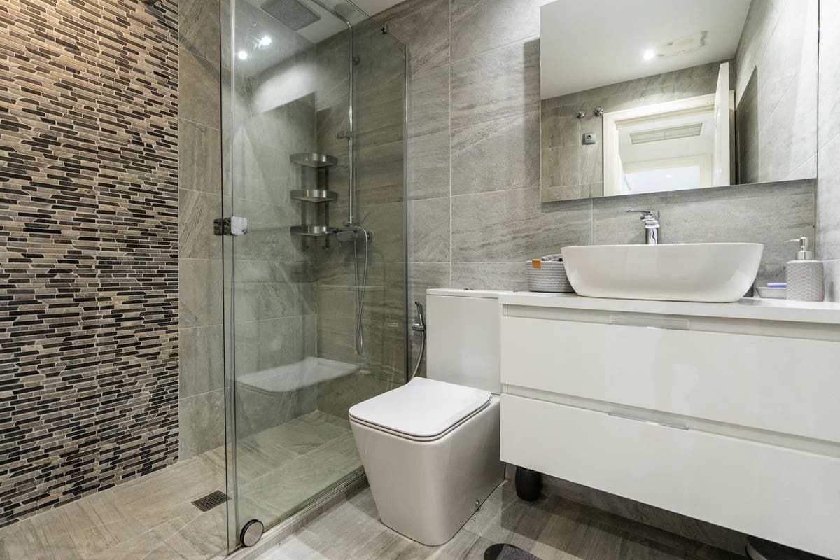 2 sypialnia Apartament do wynajęcia w Puerto Banus z basenem garażem - 2 600 € (Ref: 10074487)