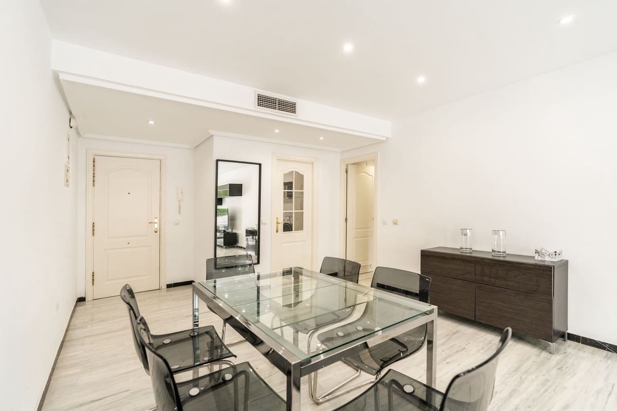 2 sypialnia Apartament do wynajęcia w Puerto Banus z basenem garażem - 2 600 € (Ref: 10074487)