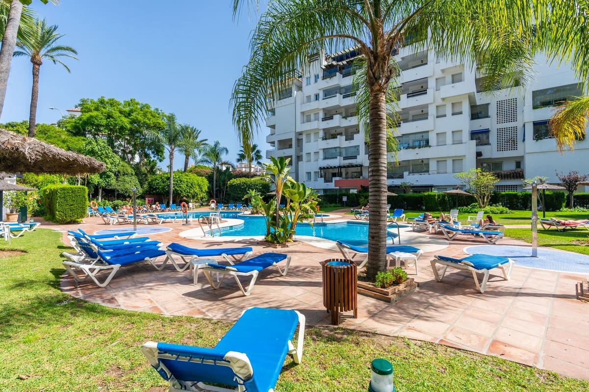 2 sypialnia Apartament do wynajęcia w Puerto Banus z basenem garażem - 2 600 € (Ref: 10074487)