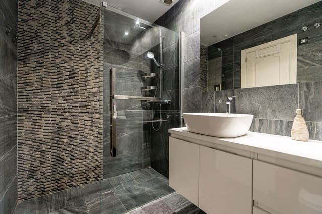 Appartement de 2 chambres à louer à Puerto Banus, Marbella avec piscine garage - 2 600 € (Ref: 10074487)