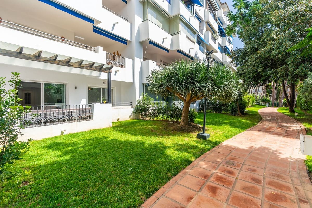 2 sypialnia Apartament do wynajęcia w Puerto Banus z basenem garażem - 2 600 € (Ref: 10074487)