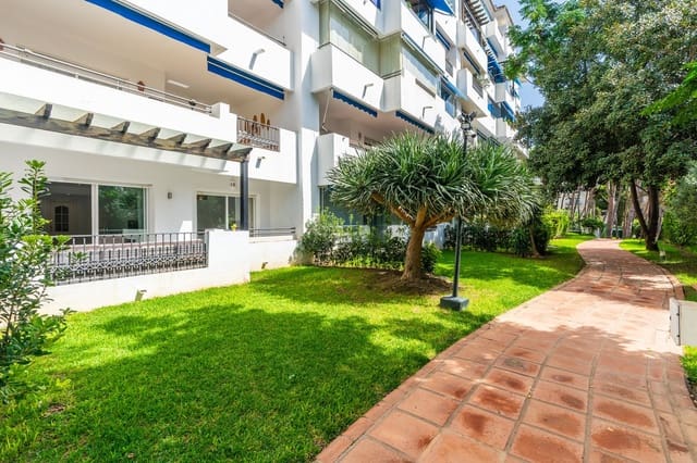 Appartement de 2 chambres à louer à Puerto Banus, Marbella avec piscine garage - 2 600 € (Ref: 10074487)