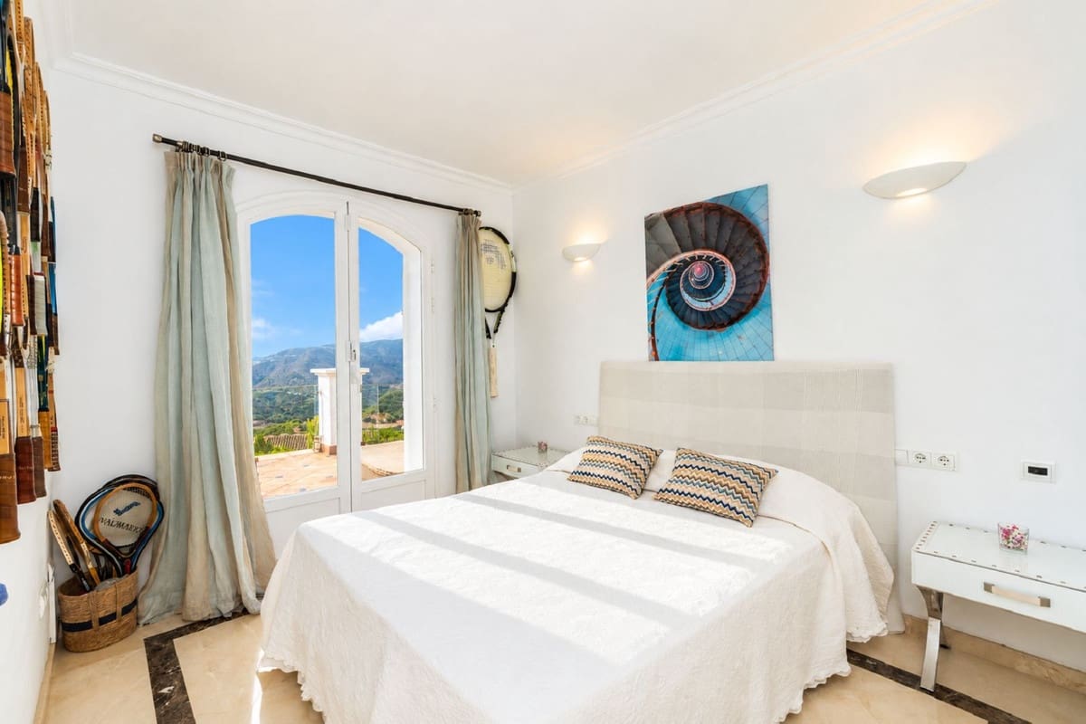 4 camera da letto Villa in vendita in Istan con piscina garage - 2.200.000 € (Rif: 10101327)