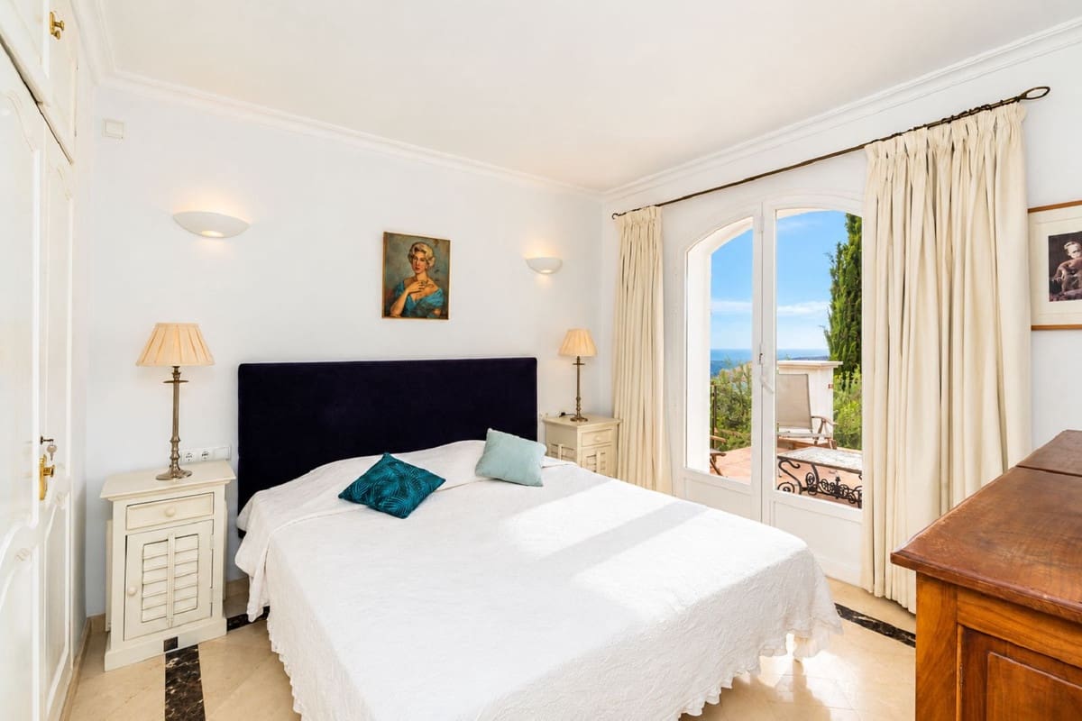 4 camera da letto Villa in vendita in Istan con piscina garage - 2.200.000 € (Rif: 10101327)