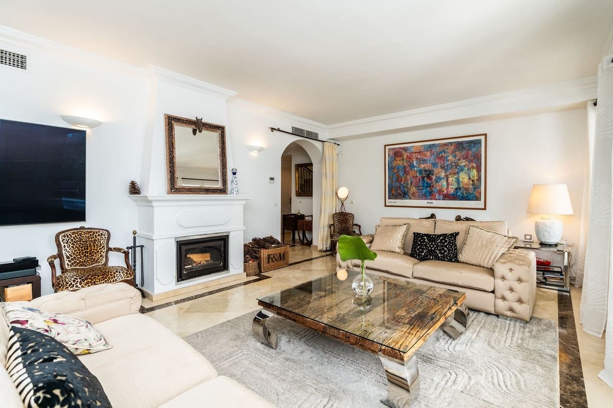 4 camera da letto Villa in vendita in Istan con piscina garage - 2.200.000 € (Rif: 10101327)