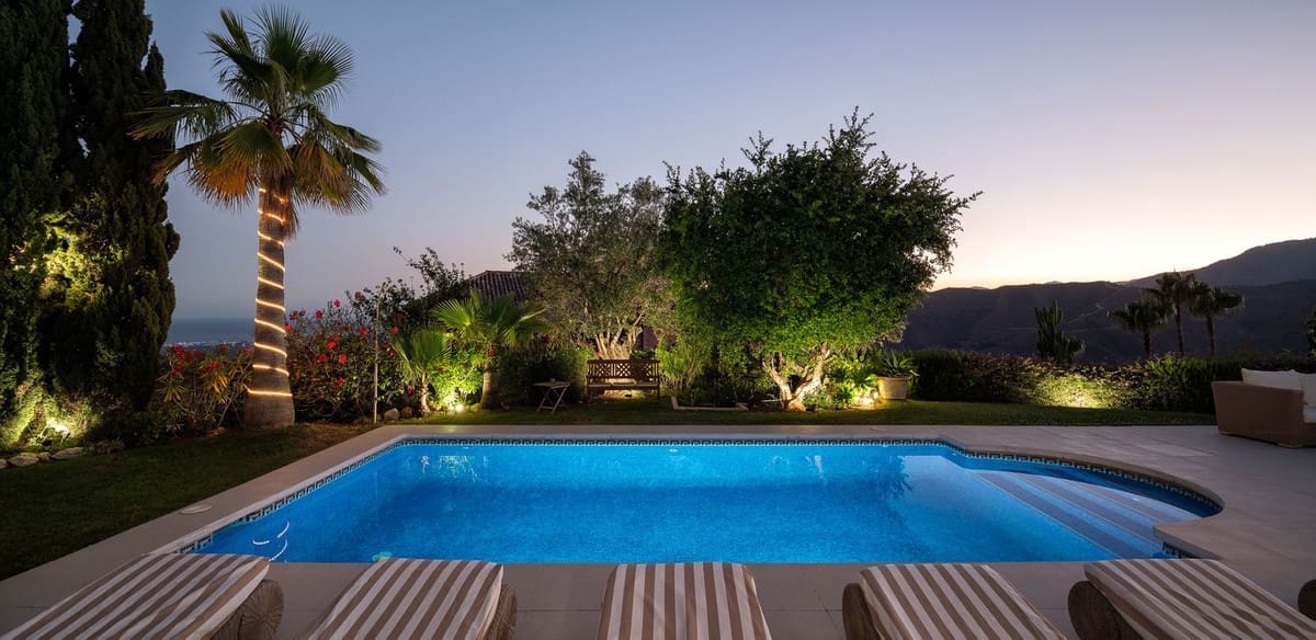 4 camera da letto Villa in vendita in Istan con piscina garage - 2.200.000 € (Rif: 10101327)