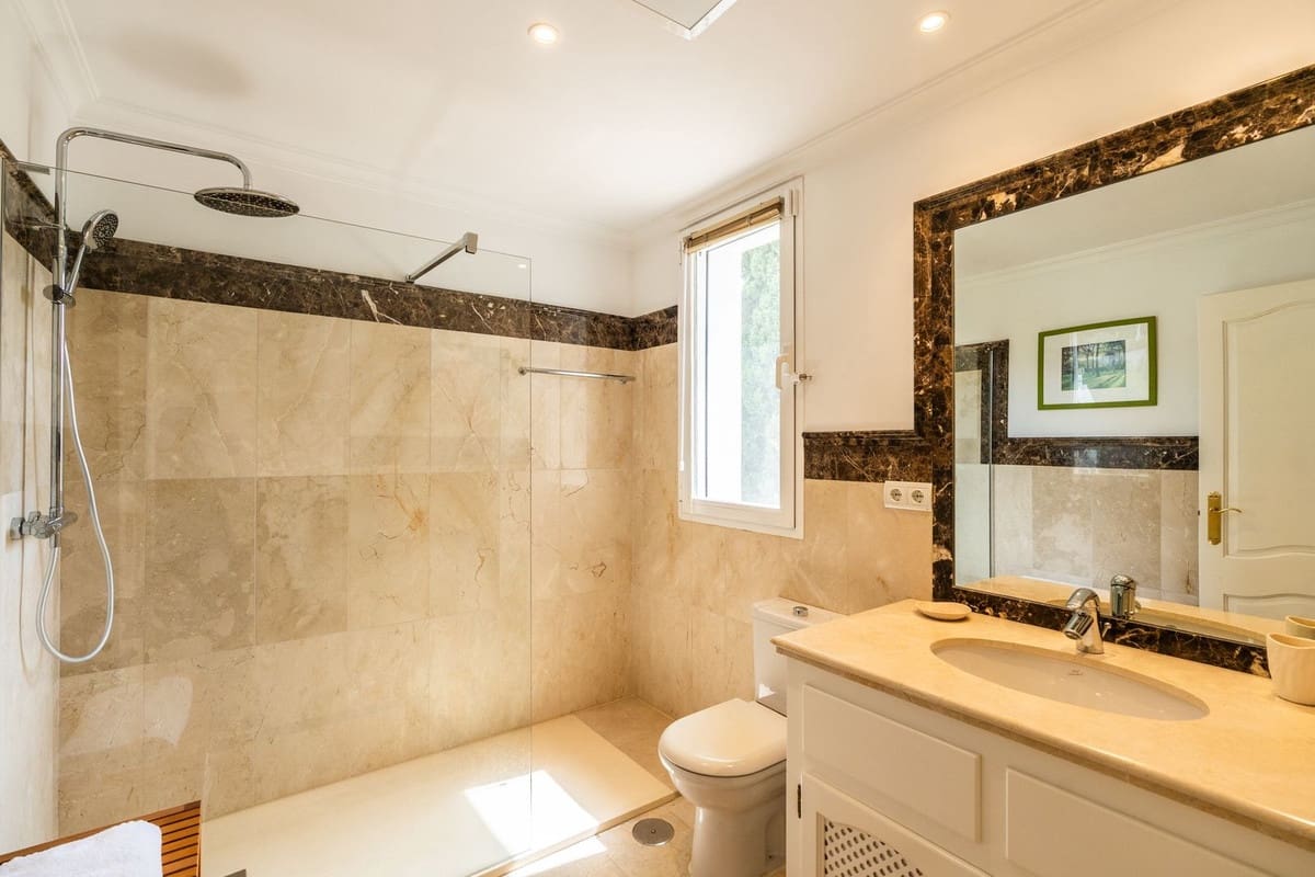 4 camera da letto Villa in vendita in Istan con piscina garage - 2.200.000 € (Rif: 10101327)