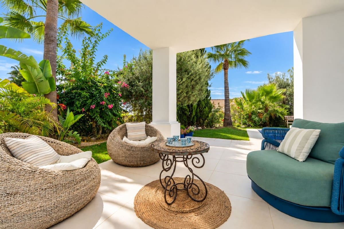 4 camera da letto Villa in vendita in Istan con piscina garage - 2.200.000 € (Rif: 10101327)