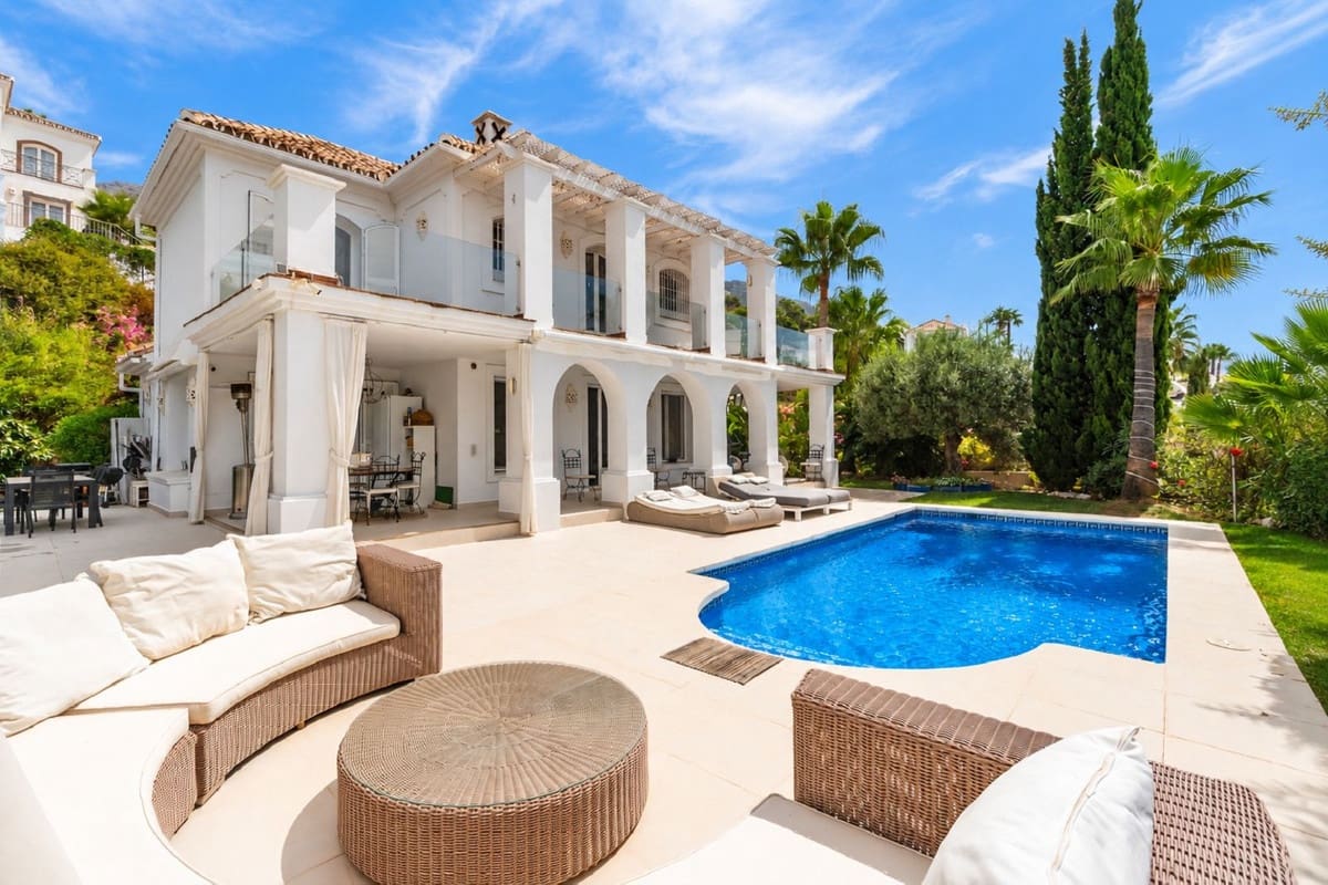 4 camera da letto Villa in vendita in Istan con piscina garage - 2.200.000 € (Rif: 10101327)