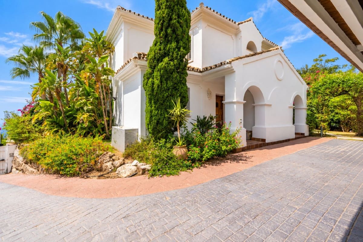 4 camera da letto Villa in vendita in Istan con piscina garage - 2.200.000 € (Rif: 10101327)