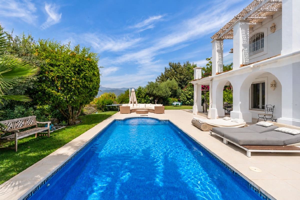 4 camera da letto Villa in vendita in Istan con piscina garage - 2.200.000 € (Rif: 10101327)