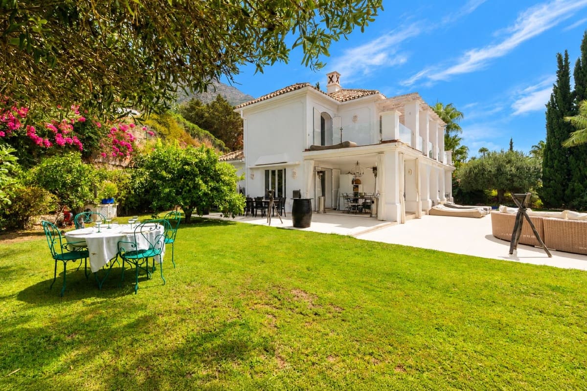 4 camera da letto Villa in vendita in Istan con piscina garage - 2.200.000 € (Rif: 10101327)