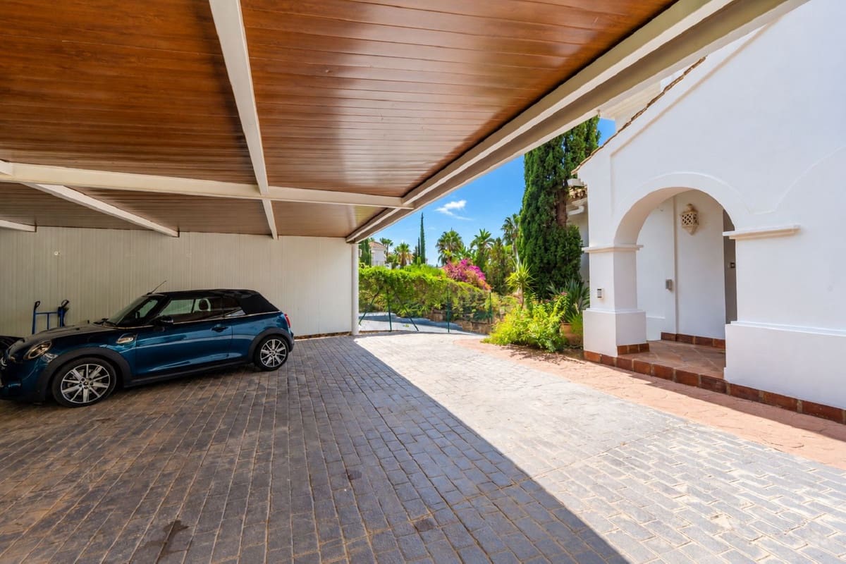 4 camera da letto Villa in vendita in Istan con piscina garage - 2.200.000 € (Rif: 10101327)