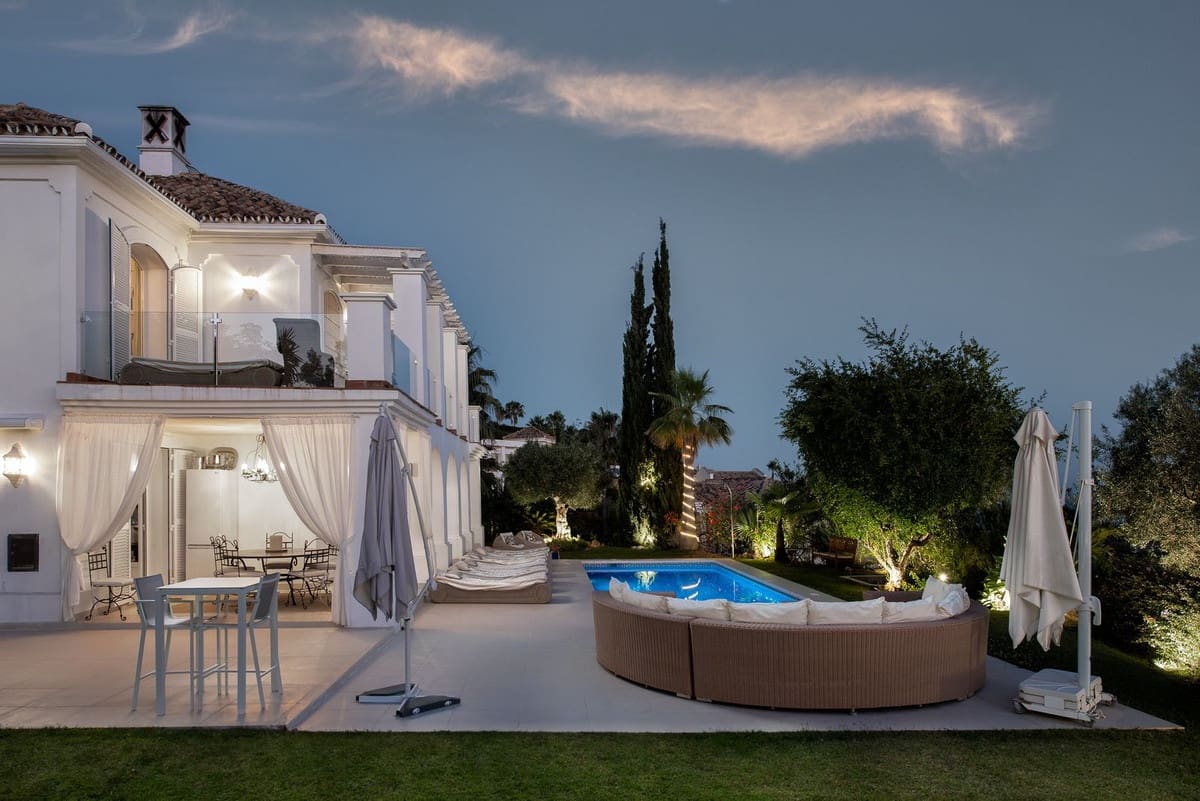 4 camera da letto Villa in vendita in Istan con piscina garage - 2.200.000 € (Rif: 10101327)