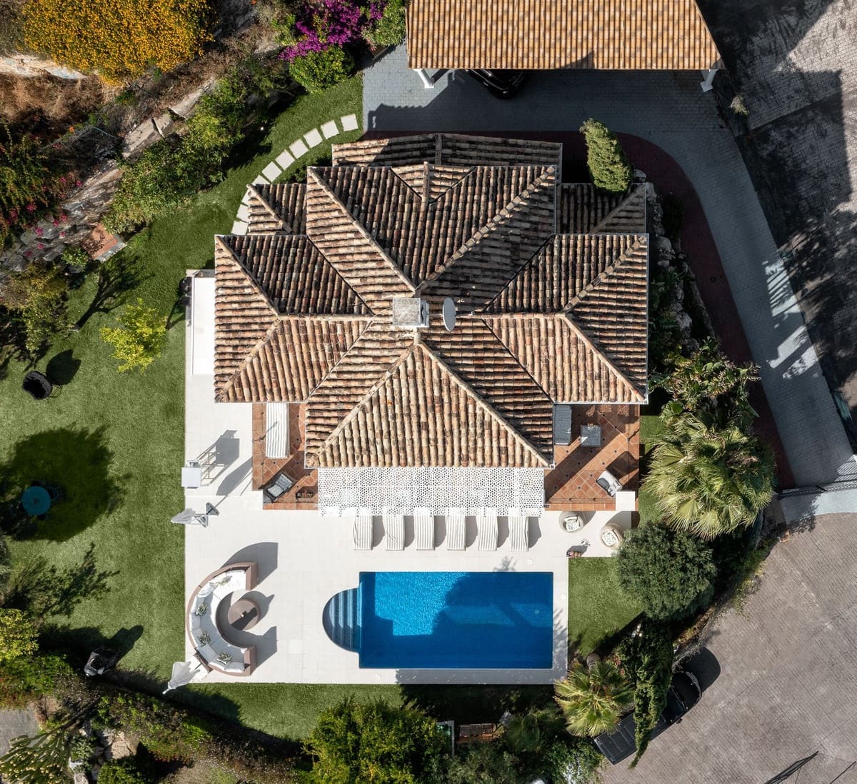 4 camera da letto Villa in vendita in Istan con piscina garage - 2.200.000 € (Rif: 10101327)
