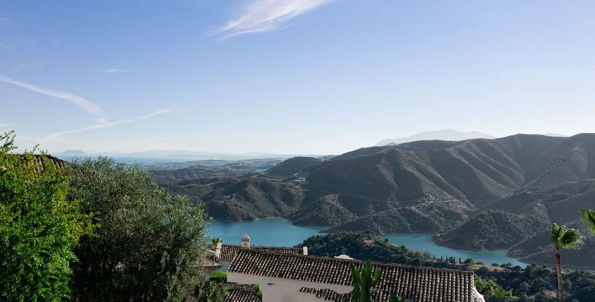 4 camera da letto Villa in vendita in Istan con piscina garage - 2.200.000 € (Rif: 10101327)