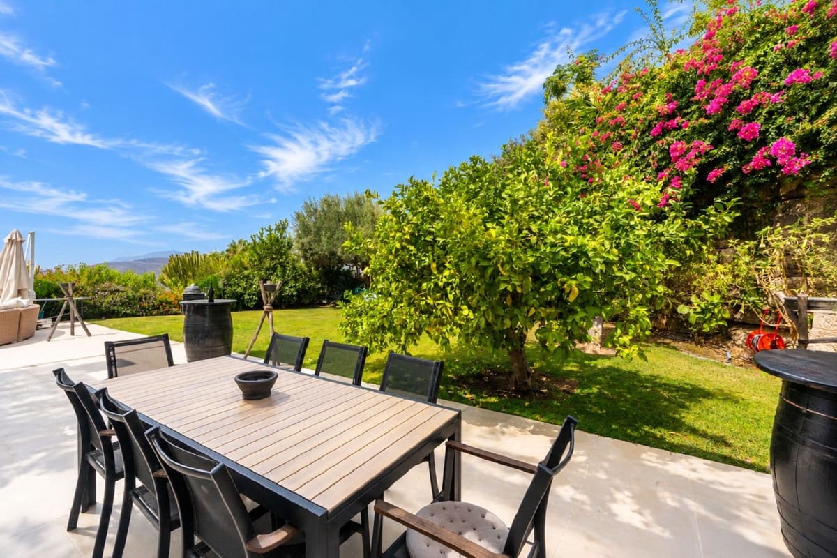4 camera da letto Villa in vendita in Istan con piscina garage - 2.200.000 € (Rif: 10101327)